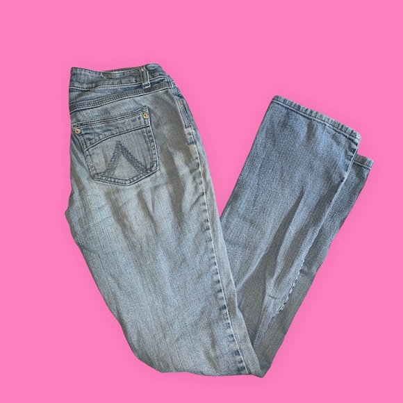 2000s Delia’s Low Rise Ripped Jeans - Picture 3 of 5